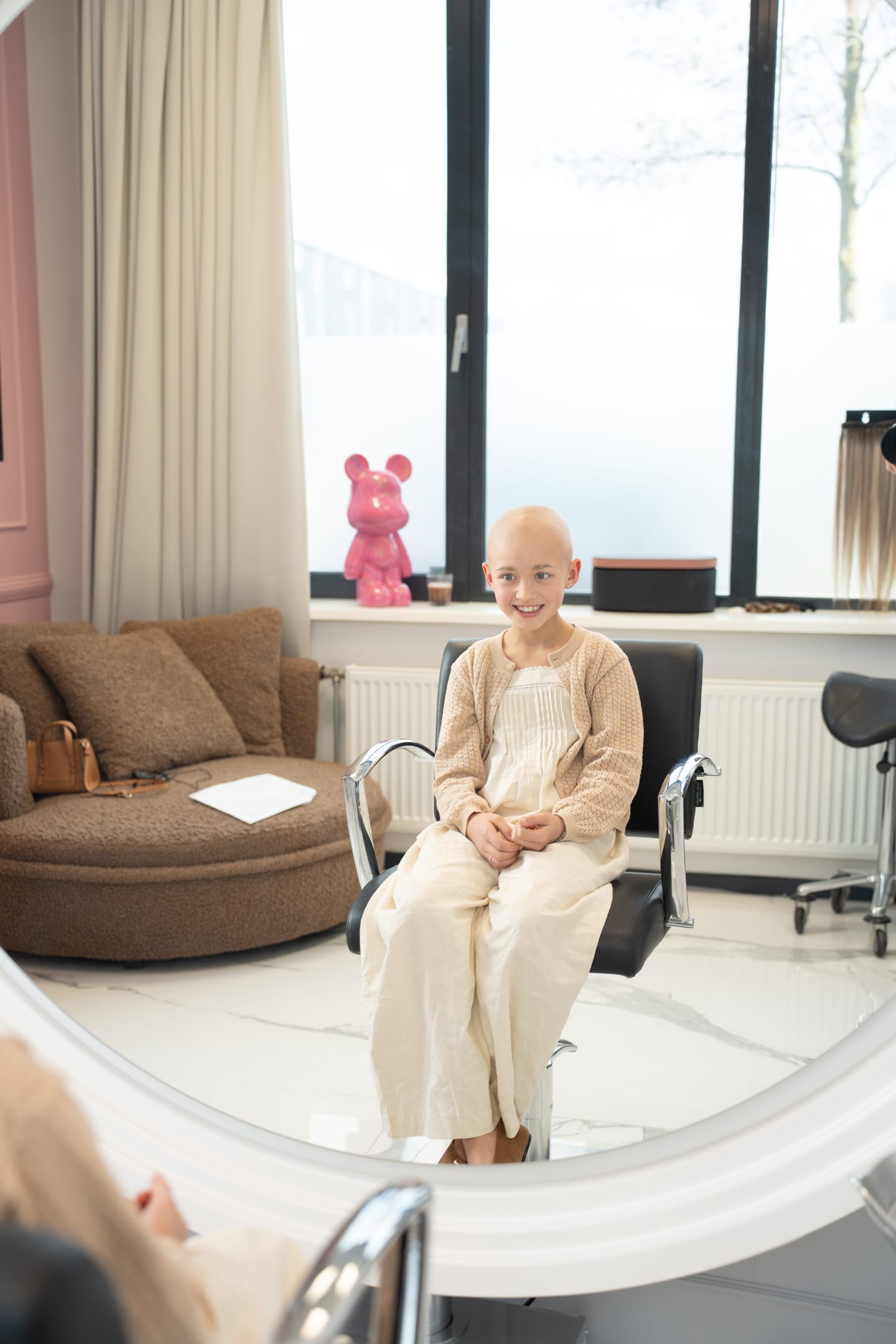 Een kind in de salon